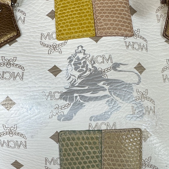 MCM Princess Lion White and Gold tote Bag with COA - Picture 2 of 16